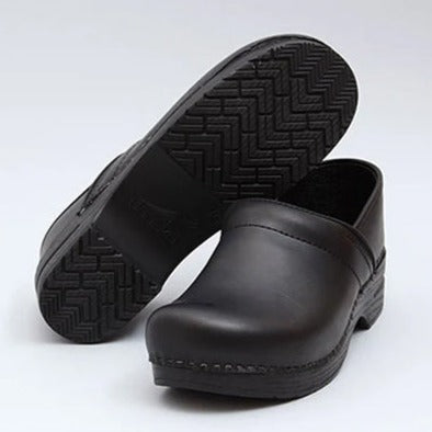 Dansko black oiled leather on sale clogs