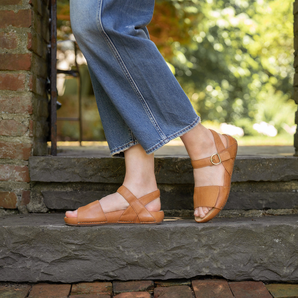 Womens Dansko Tinsley in Natural
