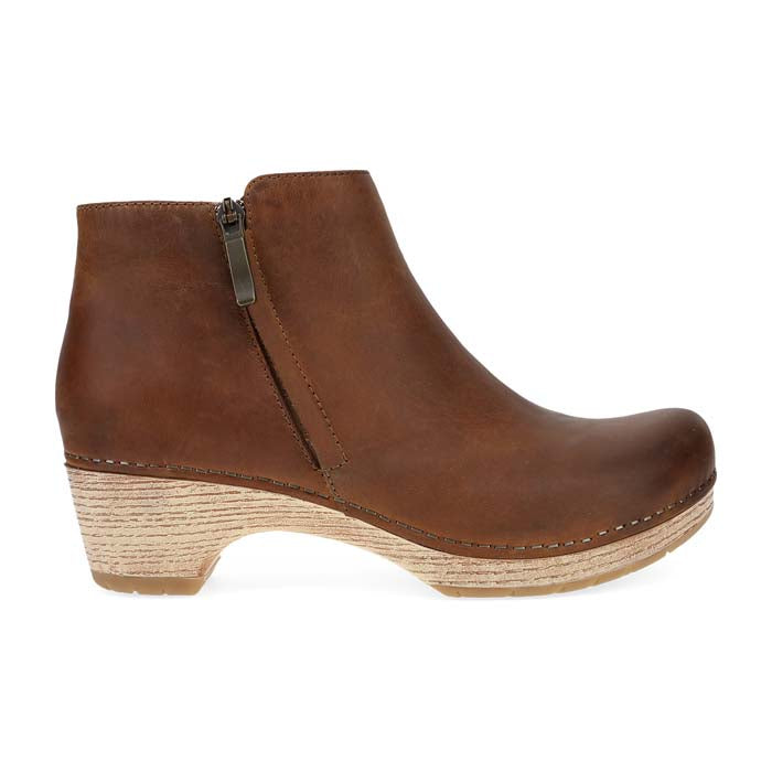 Womens Dansko Lizanne in Tan – Lucky Shoes