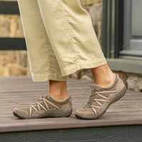 Womens Dansko Harlyn in Walnut