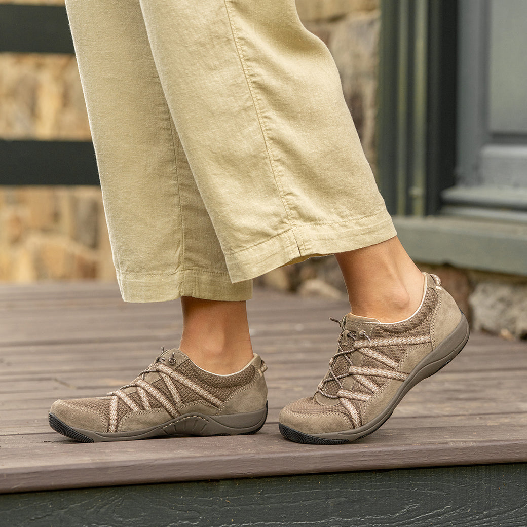 Womens Dansko Harlyn in Walnut