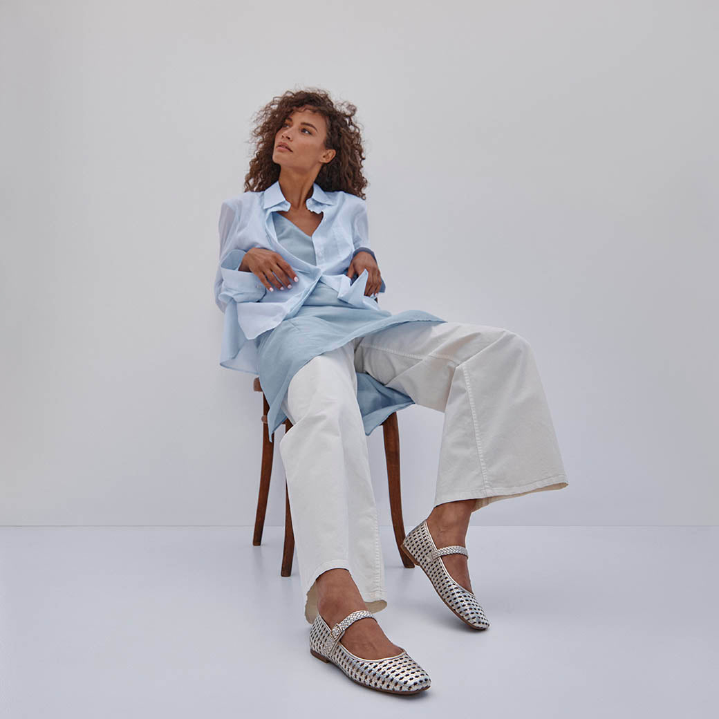 Womens Vionic Alameda Woven in Gold