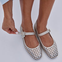 Womens Vionic Alameda Woven in Gold