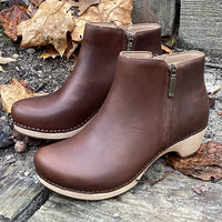 Womens Dansko Lizanne in Tan