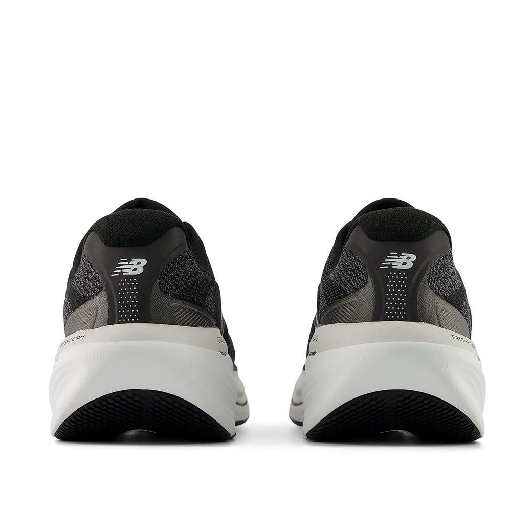 Womens New Balance Fresh Foam X 860v15 in Black/White