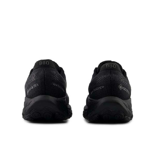 Mens New Balance Fresh Foam X 880v14 Gore-Tex in Black/Phantom
