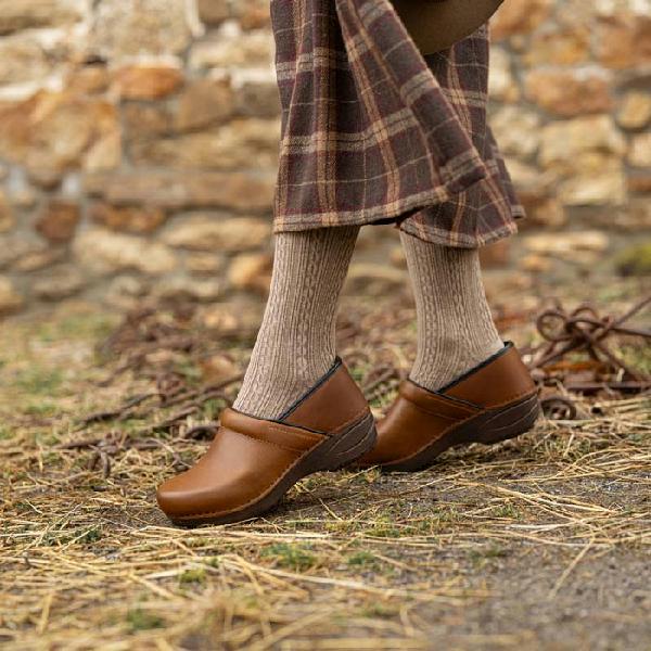 Womens Dansko Pro XP 2.0 in Caramel