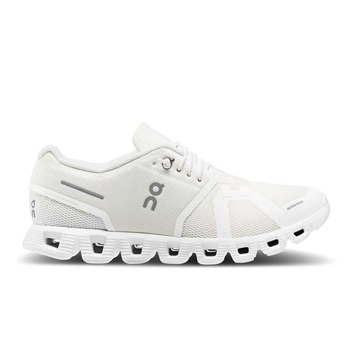 Womens On Running Cloud 5 in Undyed-White/White