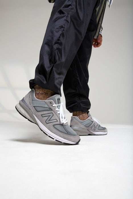 Men's New Balance 990v5 Sneaker in Grey with Castlerock | Lucky Shoes